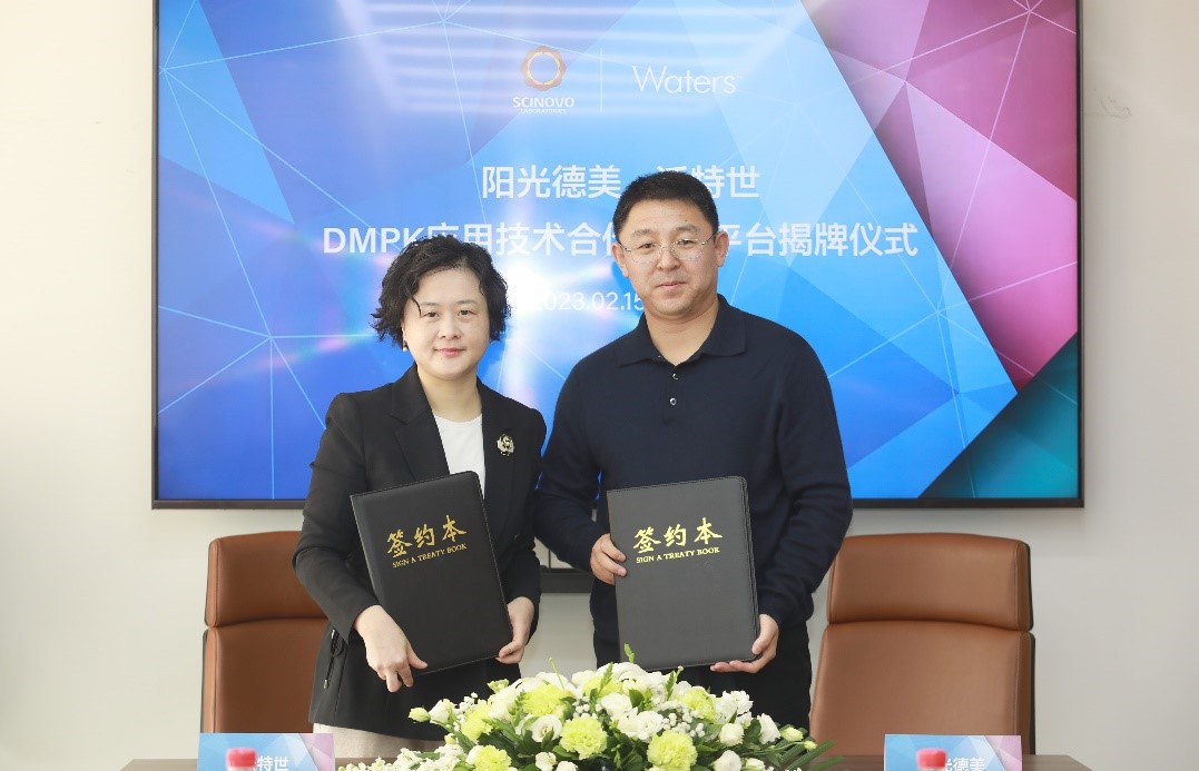 現(xiàn)場簽約.jpg